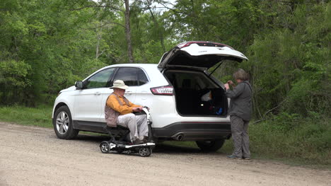 Louisiana-man-backs-scooter-to-car-trunk