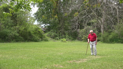 Louisiana-man-walks-with-cane