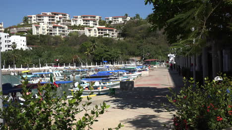 Mexico-Huatulco-docked-boats-and-houses-on-hill