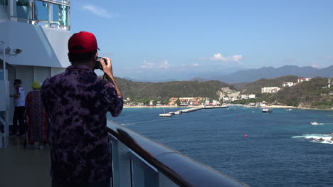 Mexico-Huatulco-man-at-ship-rail