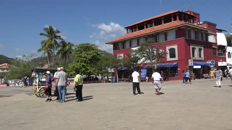 Mexiko-Huatulco-Leute-In-Plaza-Pla
