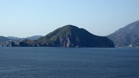 Mexico-Manzanillo-mountians-from-ship