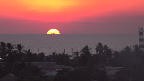 Mexico-lighthouse-and-setting-sun