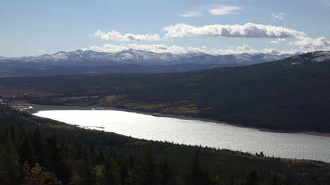 Lago-Del-Parque-Nacional-Glaciar-De-Montana-En-El-Sol