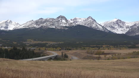 Montana-Rockies-En-El-Parque-Nacional-De-Los-Glaciares-En-La-Distancia