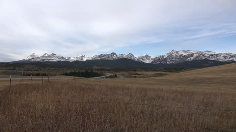 Montañas-Rocosas-De-Montana-Desde-Llanuras-Acercar