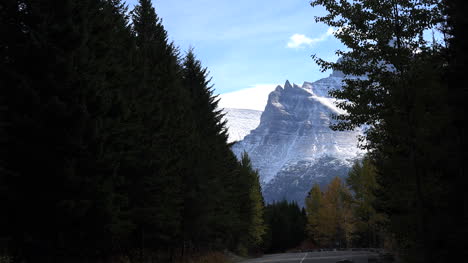 Montana-Dramatischer-Berg-Und-Bäume
