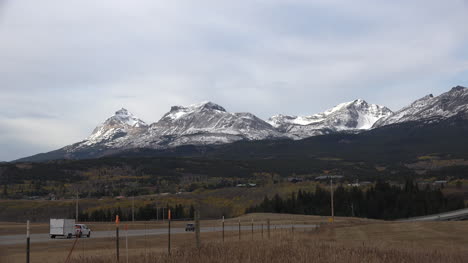 Montana-highway-to-East-Glacier