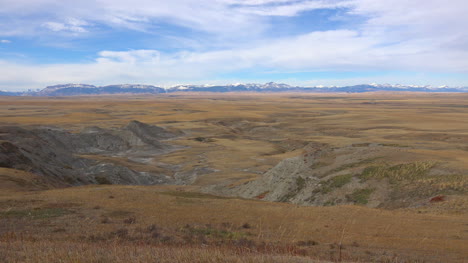 Montana-Landschaft-Mit-Fernen-Rockies