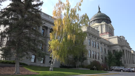 Vista-Lateral-De-Montana-State-House-En-Helena