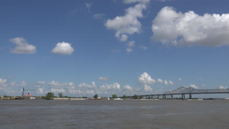 Nubes-De-Nueva-Orleans-Sobre-Mississippi