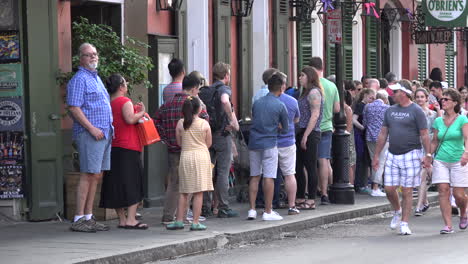 Multitud-De-Turistas-De-Nueva-Orleans