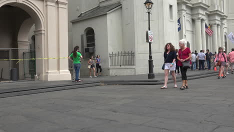 New-Orleans-people-by-cathedral-time-lapse