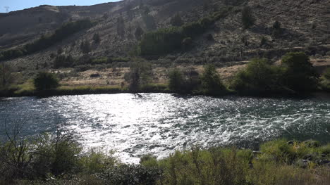 Oregon-Deschutes-River-water-in-sun