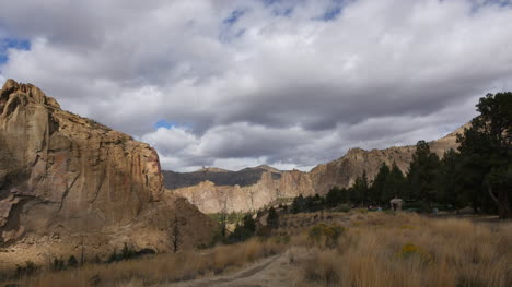 Oregon-Smith-Rocks-with-sun