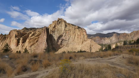 Oregon-Smith-Rocks-sun-and-shadow