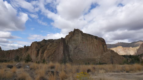 Oregon-Smith-Felsen-Mit-Wolke