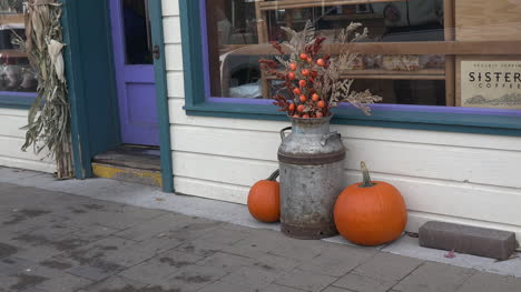 Oregon-pumpkins-by-store-zooms-in