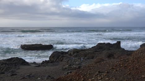 Oregon-rocky-coast-with-waves