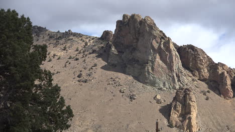 Oregon-stark-rock-at-Smith-Rocks