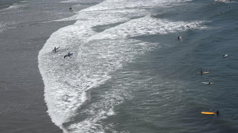 Surfistas-De-Oregon-En-Olas