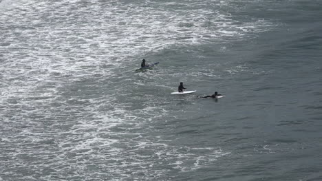 Oregon-view-of-surfers