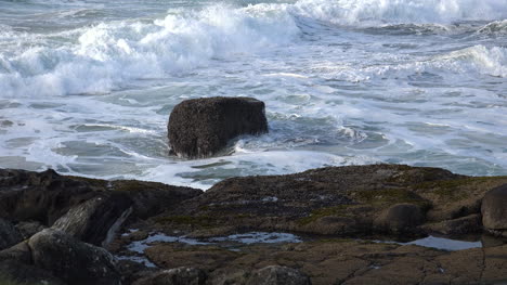 Oregon-waves-hit-small-rock