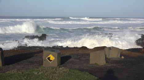 Olas-De-Oregon-Con-Señal-De-Advertencia