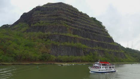 Panama-Big-Cut-Mit-Ausflugsboot