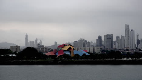 Panama-colorful-museum-and-city-skyline