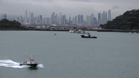 Panama-speed-boat-with-city-beyond