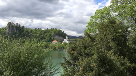 Slovenia-church-at-Bled-zoom-in