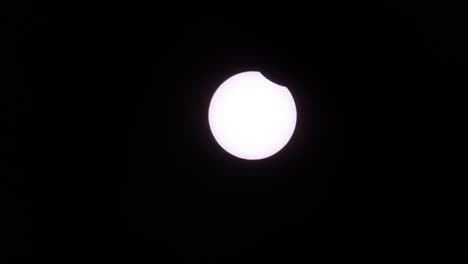 Solar-eclipse-begins-time-lapse