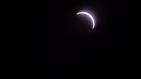 Solar-eclipse-end-of-totality-time-lapse