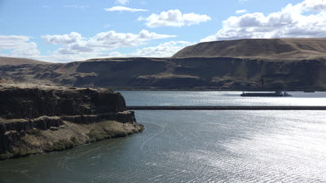 Washington-Columbia-River-Mit-Fahrendem-Boot