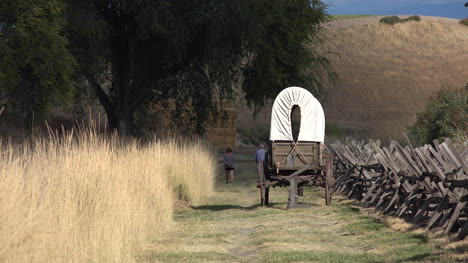 Washington-Planwagen-Mit-Rollatoren