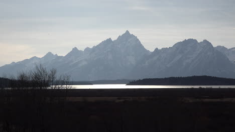 Wyoming-Tetons-in-afternoon-zoom-in