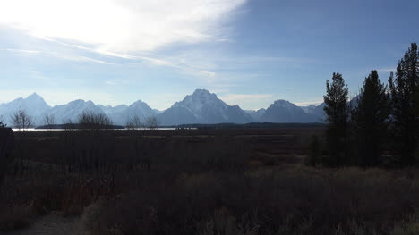 Wyoming-broad-view-of-Tetons-in-afternoon-zoom-in