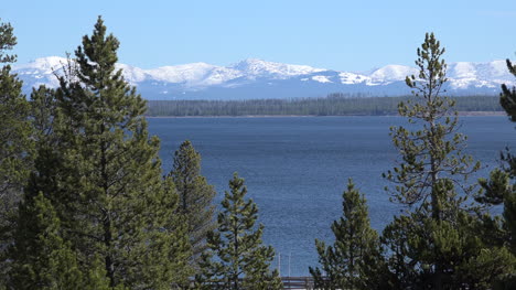 Yellowstone-Lake-Und-Blick-Auf-Den-Westdaumen-Herauszoomen