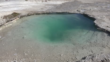 Detalle-Del-Resorte-De-La-Repisa-De-Yellowstone-En-El-Pulgar-Oeste