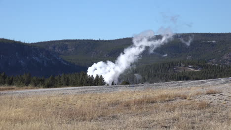 Yellowstone-distant-eruption-in-Upper-Geyser-Basin