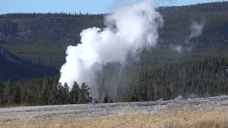 Yellowstone-Géiser-En-La-Cuenca-Superior-Del-Géiser