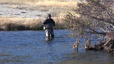 Yellowstone-man-fishing-in-Firehole-River