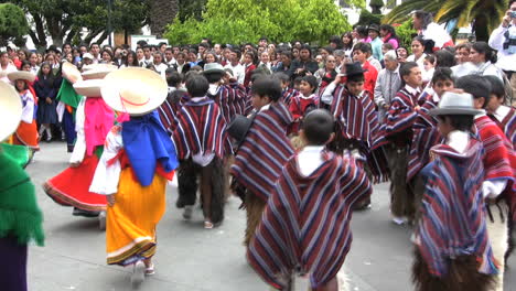 Ecuador-Tänzer-In-Einem-Park