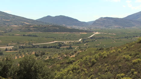 Mirando-Hacia-Un-Valle-Cerca-De-Nemea