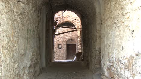 Chios-Narrow-street-Mesta