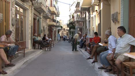 Chios-Prigi-Street-Mit-Männern