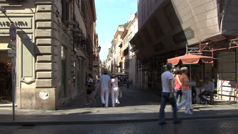 Rome-narrow-street