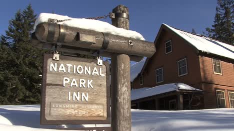 Schild-Für-Ein-Gasthaus-Im-Mount-Rainier-Nationalparkier