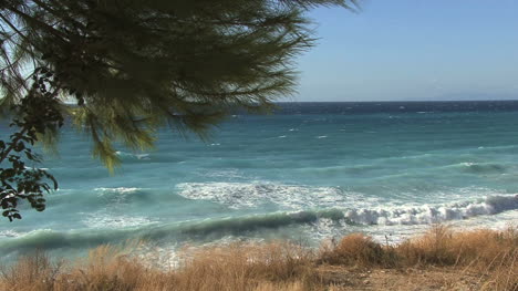Waves-crashing-on-Lefkada